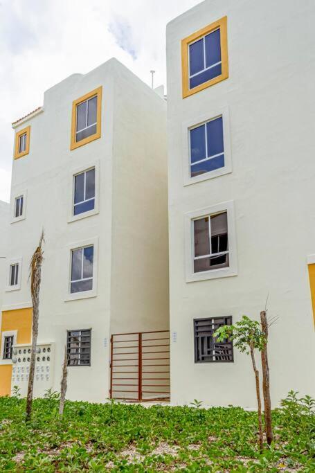 Apartment Cozy Oasis: 2-bedroom W/ Pool